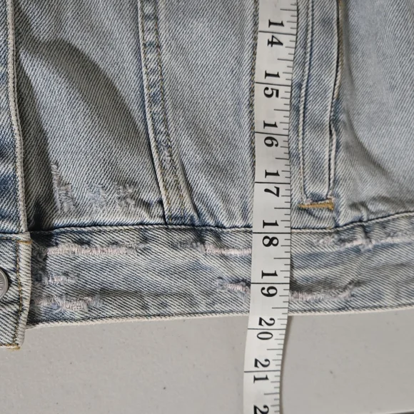 NWT Wild Fable Oversized Distressed Classic Denim Jacket Size L - Picture 7 of 11